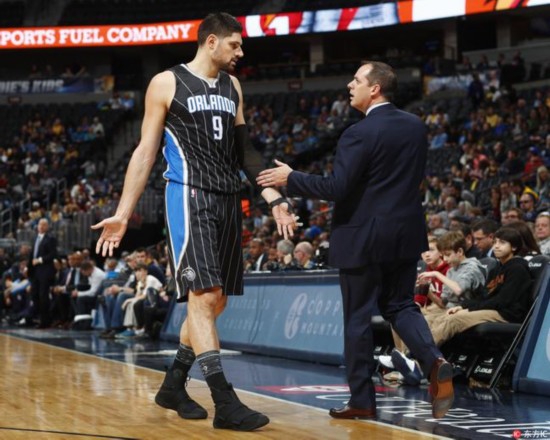 他们开始相 他们开始相